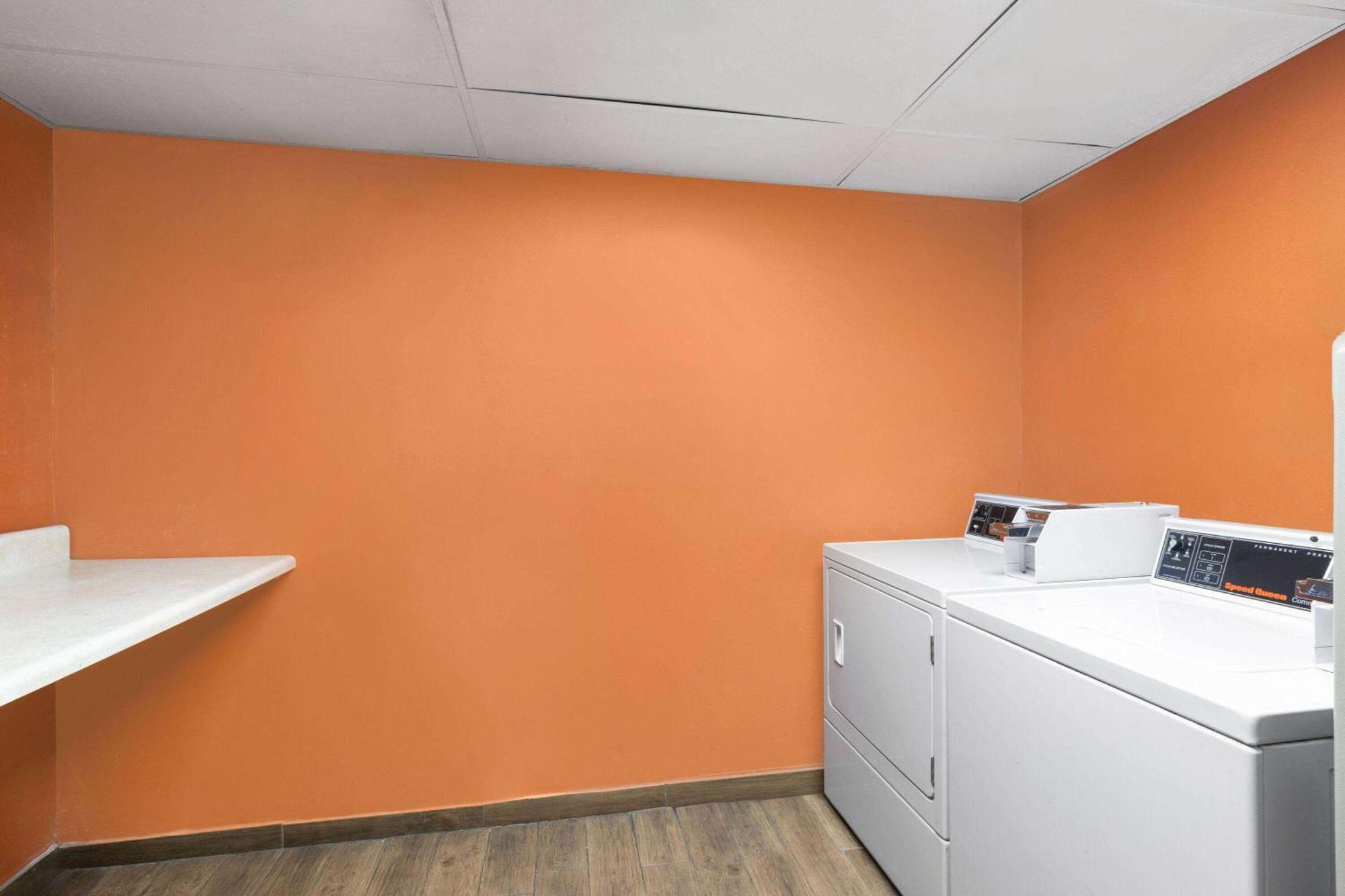 La Quinta Inn By Wyndham Decatur Alabama Extérieur photo