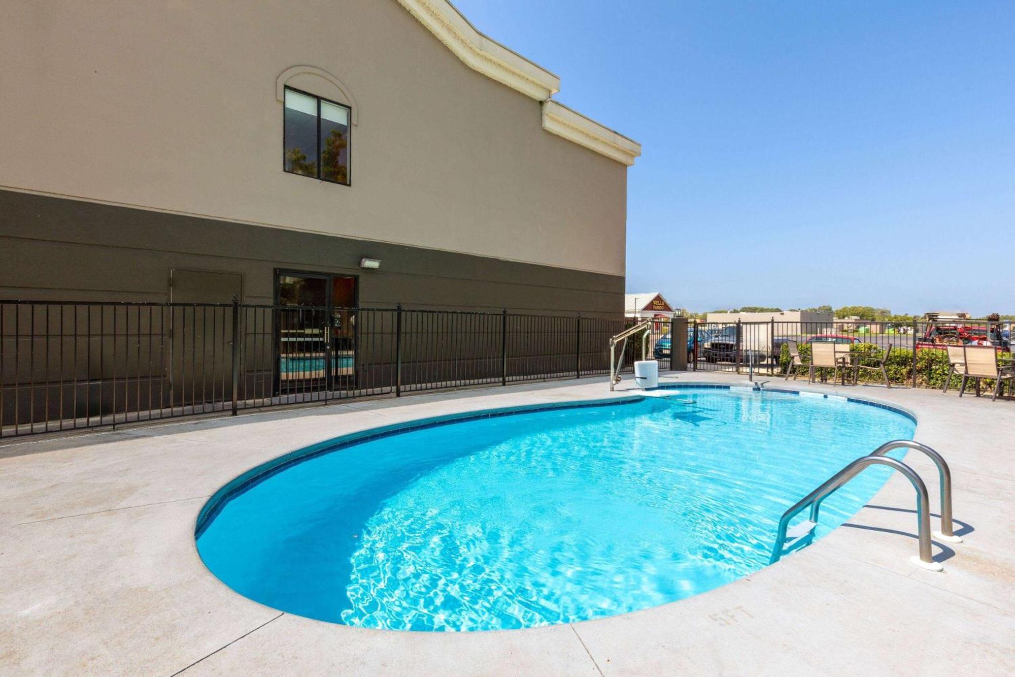 La Quinta Inn By Wyndham Decatur Alabama Extérieur photo
