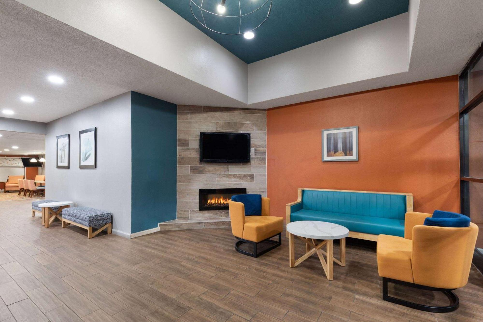 La Quinta Inn By Wyndham Decatur Alabama Extérieur photo
